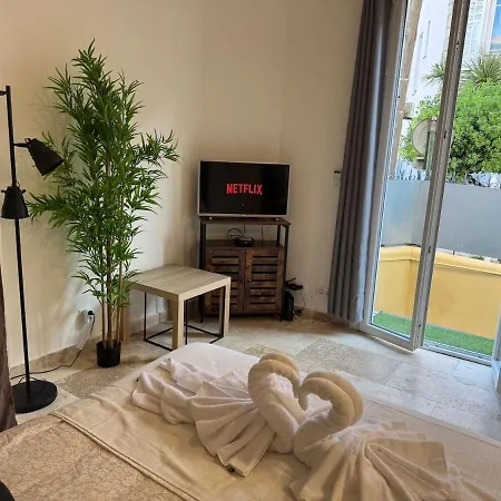 Cosy, Terrasse, Proche Et Tramway