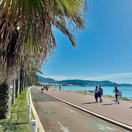 Cosy, Terrasse, Proche Et Tramway