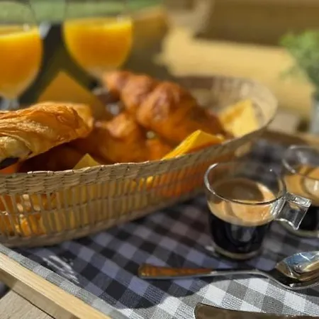 Apartament Cosy, Terrasse, Proche Et Tramway